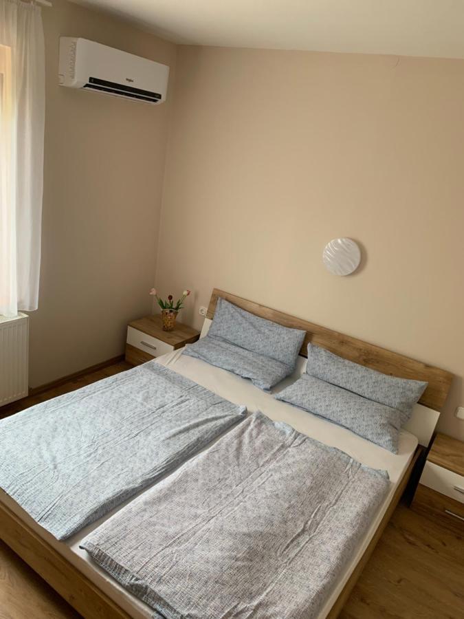 Zsuzsa Apartman Hajdúszoboszló Eksteriør billede