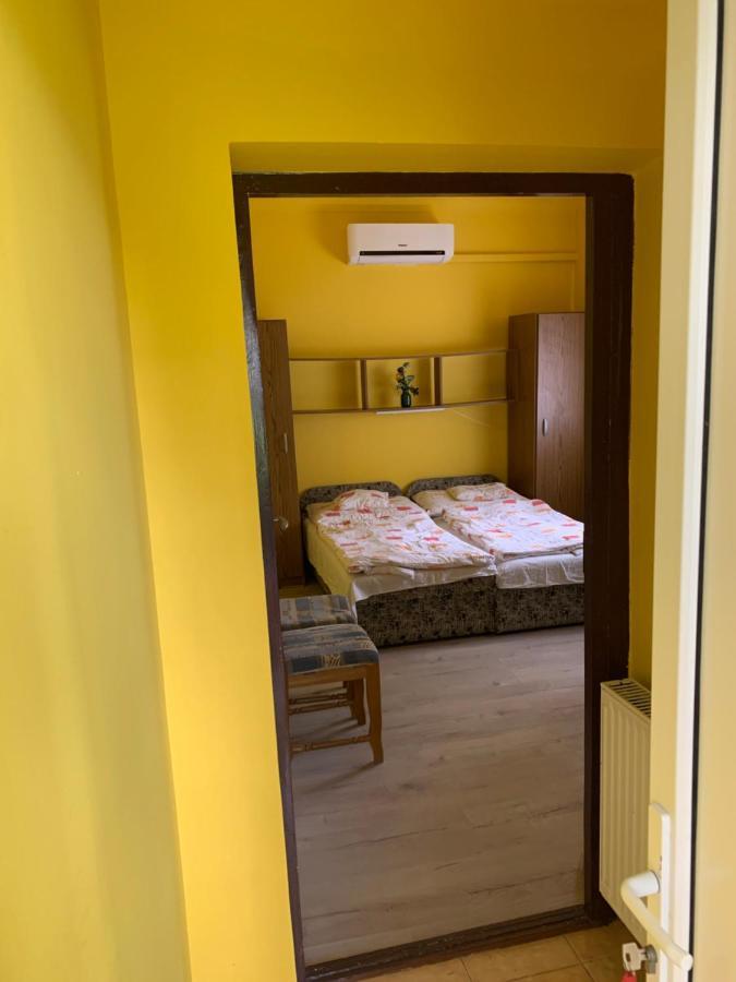 Zsuzsa Apartman Hajdúszoboszló Eksteriør billede