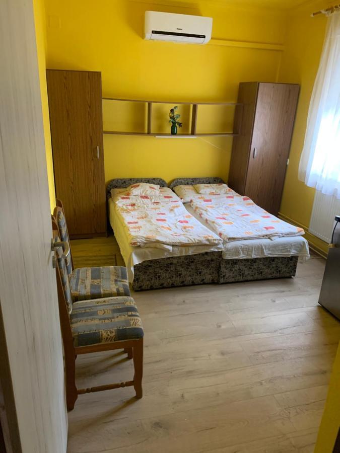 Zsuzsa Apartman Hajdúszoboszló Eksteriør billede