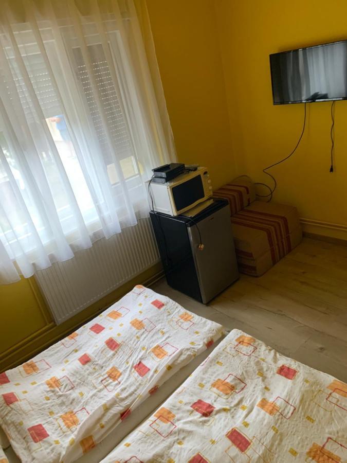 Zsuzsa Apartman Hajdúszoboszló Eksteriør billede
