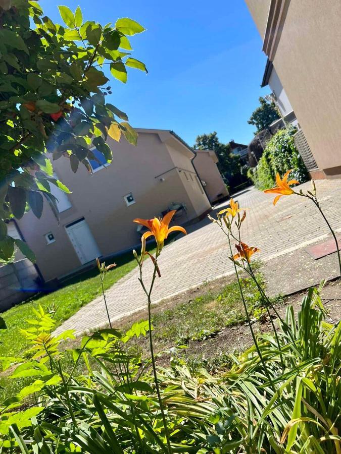 Zsuzsa Apartman Hajdúszoboszló Eksteriør billede